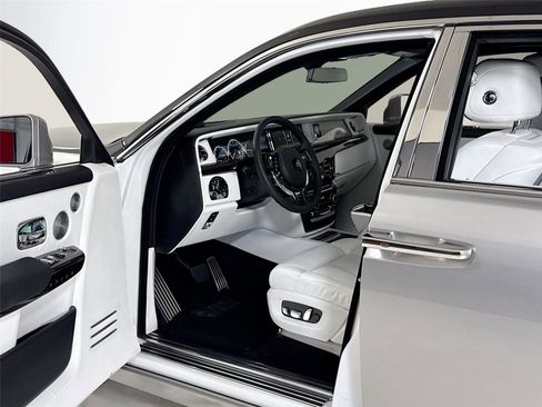 Used 2023 Rolls-Royce Phantom Sedan RWD image 12