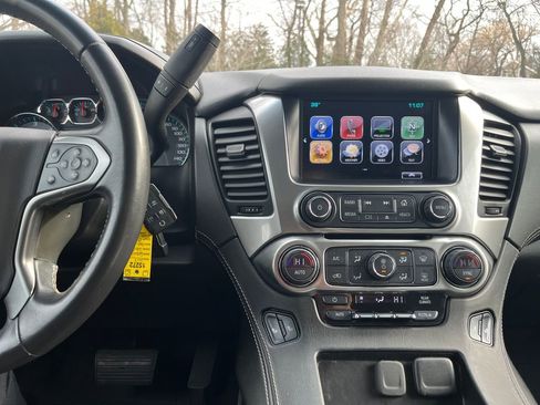 Used 2018 Chevrolet Suburban LT image 25