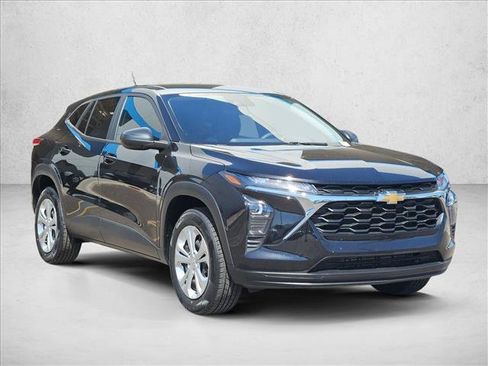 Certified 2024 Chevrolet Trax LS FWD image 2