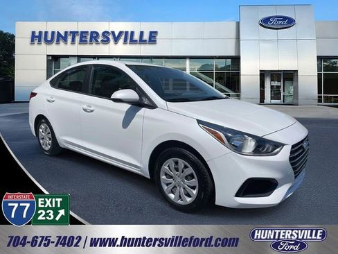 Used 2022 Hyundai Accent SE FWD image 1