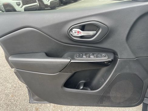 Used 2020 Jeep Cherokee Latitude Plus image 20