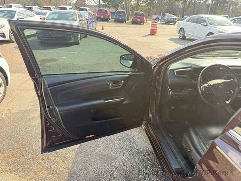 Used 2017 Toyota Avalon XLE image 19