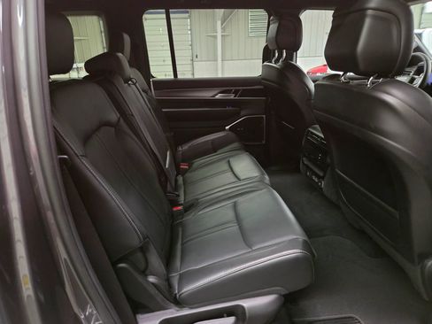 Used 2025 Jeep Wagoneer L Series II w/ 8-pass Seating Package AWD/4WD image 32