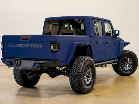 Used 2025 Jeep Gladiator Sport image 17