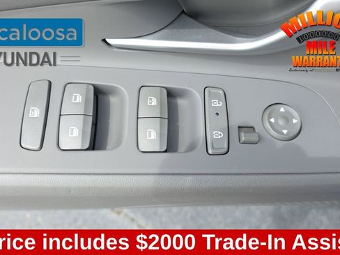 Used 2024 Hyundai Elantra SEL FWD image 13