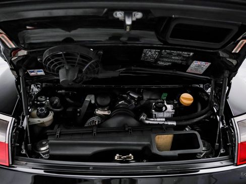 Used 2004 Porsche 911 GT3 RWD image 3