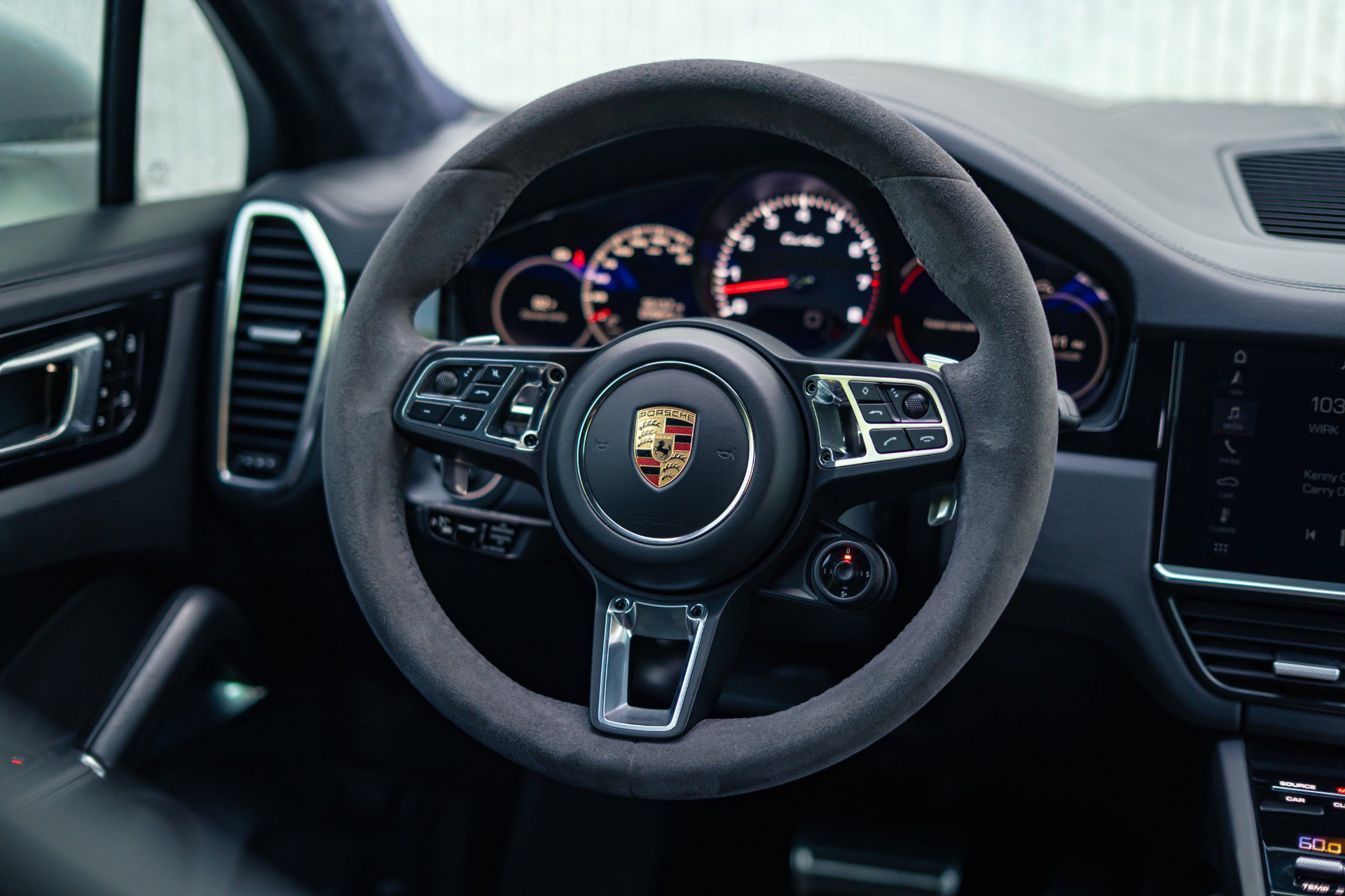 Used 2020 Porsche Cayenne Turbo AWD/4WD image 32