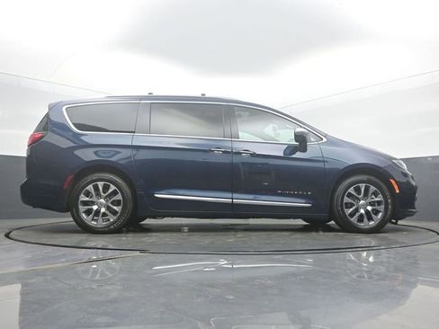 Used 2022 Chrysler Pacifica Pinnacle FWD image 50