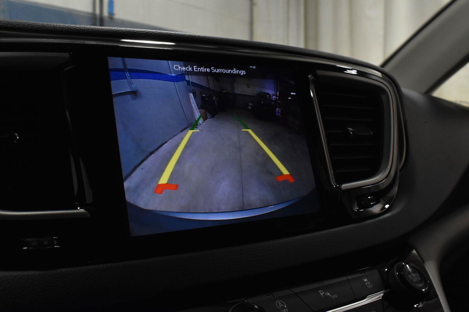 Used 2018 Chrysler Pacifica Touring-L FWD image 16