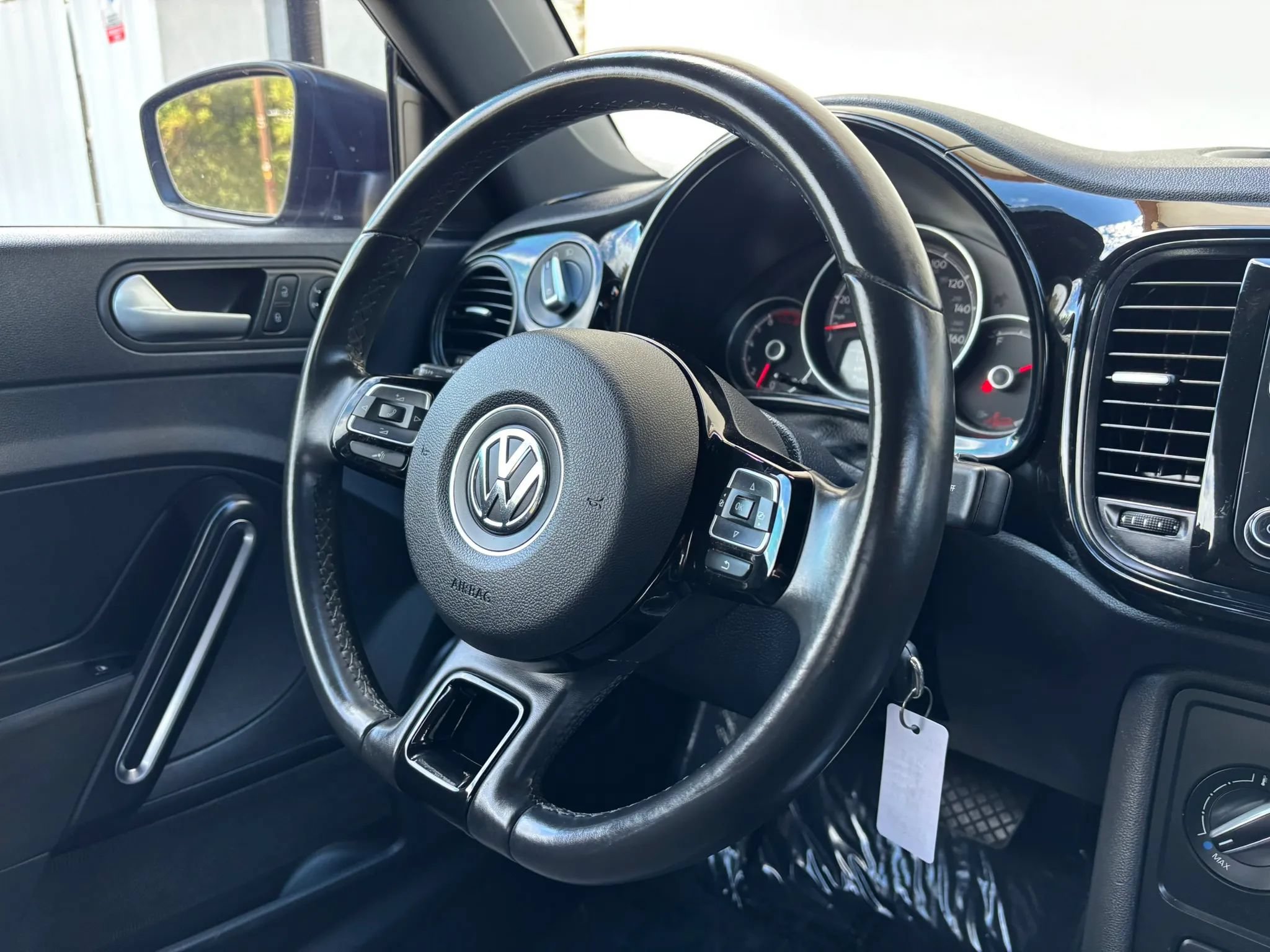 Used 2018 Volkswagen Beetle 2.0T S FWD image 16