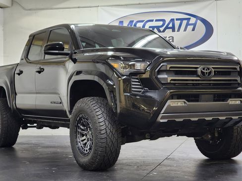 Used 2024 Toyota Tacoma SR5 image 2