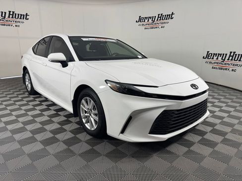 Used 2026 Toyota Camry LE FWD image 5