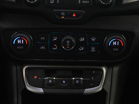 Used 2024 GMC Terrain SLT image 16