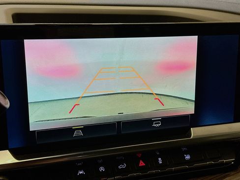 Used 2023 Chevrolet Silverado 1500 LT AWD/4WD image 23