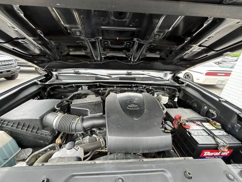 Used 2020 Toyota Tacoma TRD Sport AWD/4WD image 17