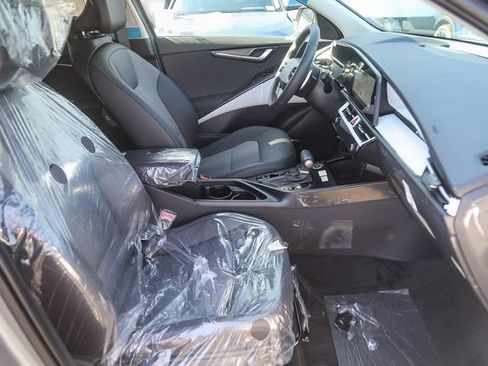 New 2026 Kia Niro EX image 9