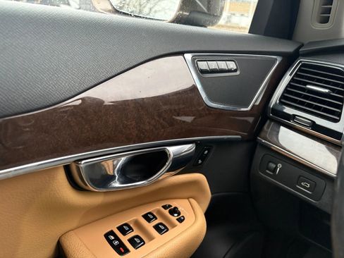 Used 2016 Volvo XC90 T6 Momentum image 27