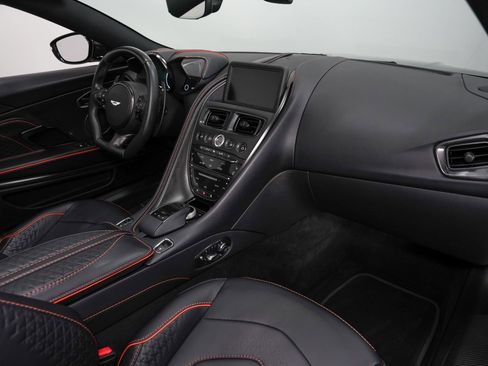 Used 2022 Aston Martin DBS Superleggera Volante RWD image 29