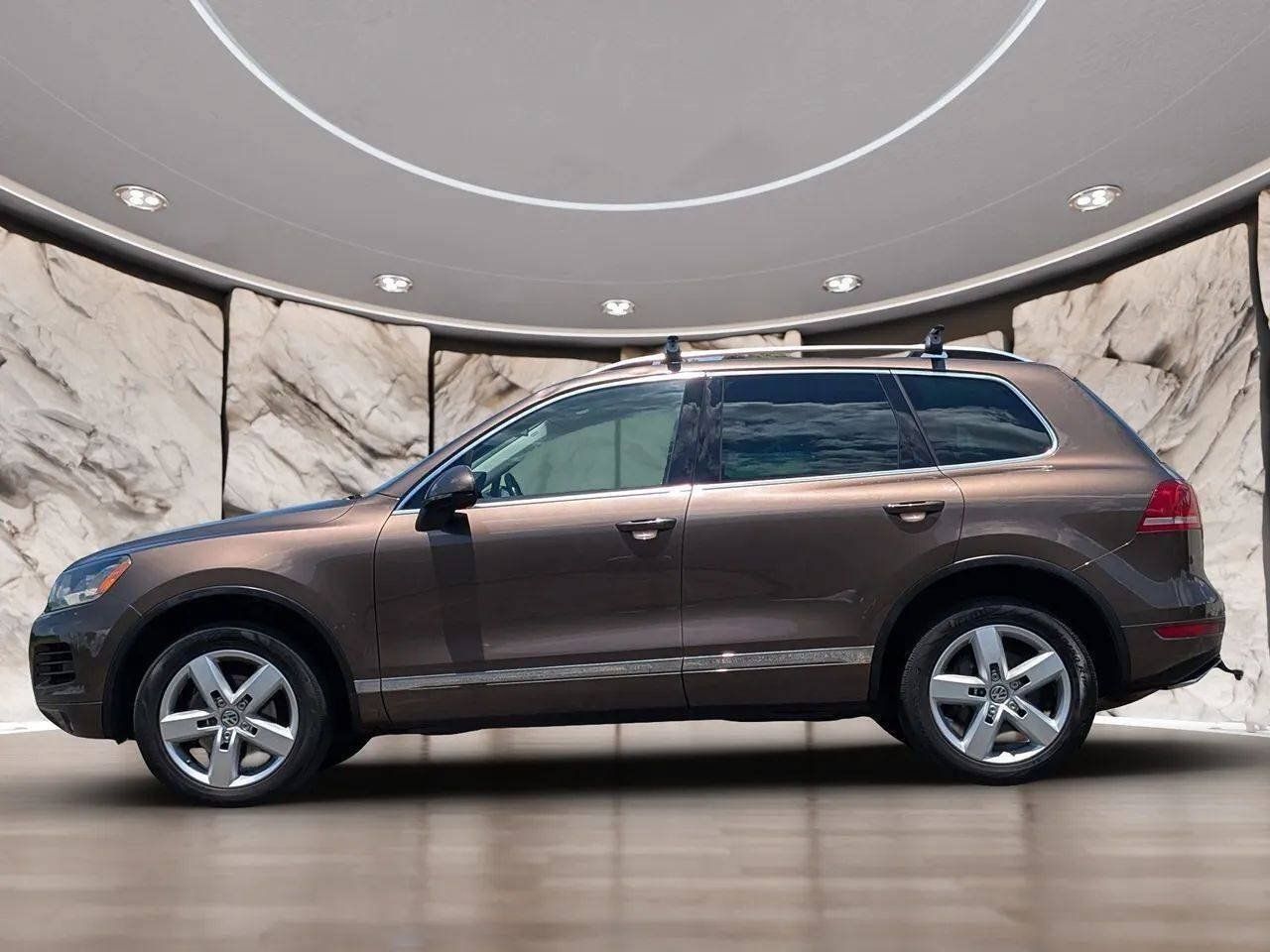 Used 2011 Volkswagen Touareg TDI AWD/4WD image 5