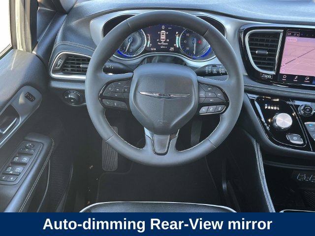 Used 2025 Chrysler Pacifica Limited FWD image 21