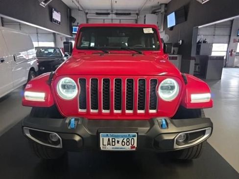 Used 2023 Jeep Wrangler Unlimited Sahara AWD/4WD image 12