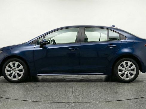 Used 2025 Toyota Corolla LE FWD image 5