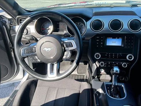 Used 2020 Ford Mustang GT image 5