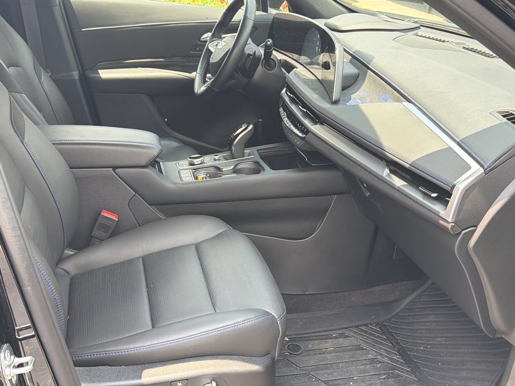 Used 2025 Cadillac XT4 Sport FWD image 14