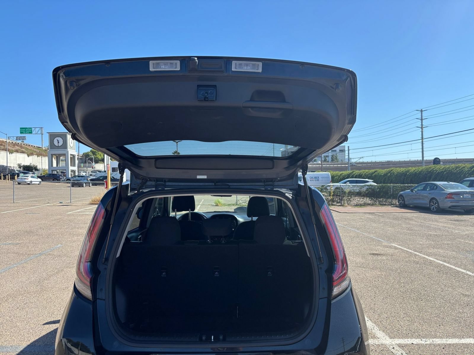 Used 2025 Kia Soul LX w/ LX Technology Package FWD image 28
