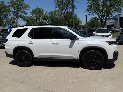 Certified 2026 Honda Pilot Black Edition image 5