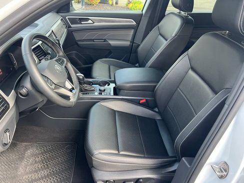 Used 2023 Volkswagen Atlas Cross Sport SE w/ Black Wheel Package AWD/4WD image 13