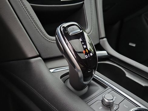 Used 2022 Cadillac XT5 Premium Luxury w/ Technology Package AWD/4WD image 15
