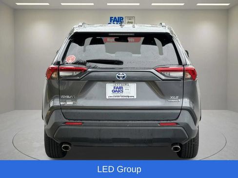 Used 2022 Toyota RAV4 XLE Premium AWD/4WD image 9