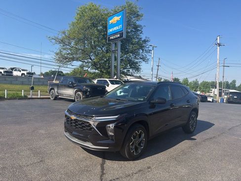 Used 2024 Chevrolet Trax LT w/ LT Convenience Package FWD image 7