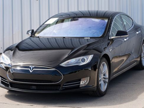 Used 2015 Tesla Model S 60 image 40