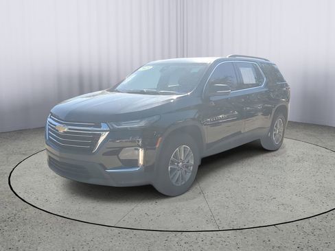 Used 2023 Chevrolet Traverse LT image 8