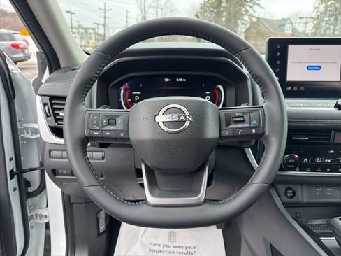 Used 2025 Nissan Rogue SL w/ SL Premium Package image 24