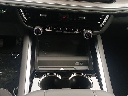 New 2025 Chevrolet Suburban LS image 12