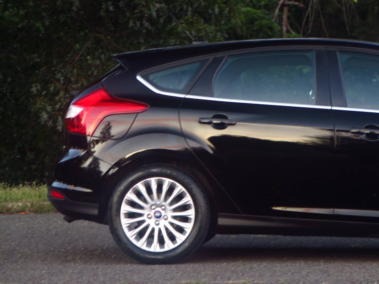 Used 2012 Ford Focus Titanium FWD image 32