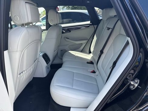 Certified 2026 Porsche Macan AWD/4WD image 4