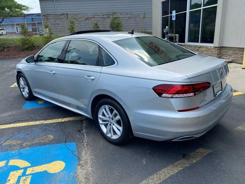 Used 2020 Volkswagen Passat 2.0T SE w/ Sunroof Package FWD image 2