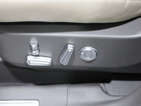 Used 2024 Lincoln Nautilus Reserve w/ Equipment Group 203A AWD/4WD image 5