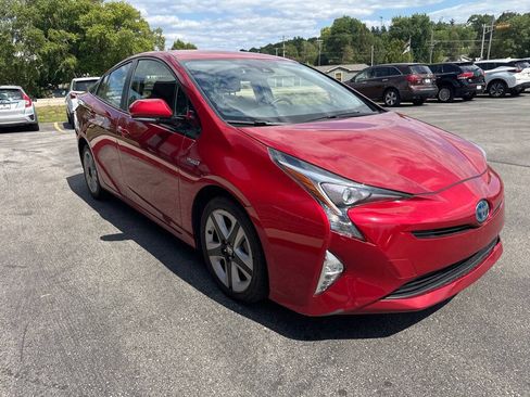 Used 2017 Toyota Prius Three Touring FWD image 1