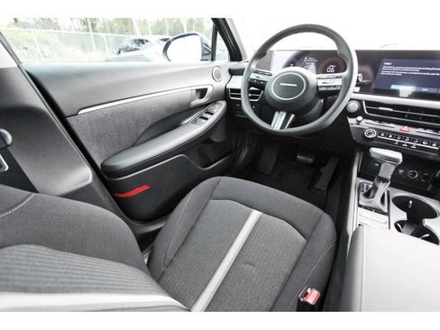Used 2025 Hyundai Sonata SE FWD image 11