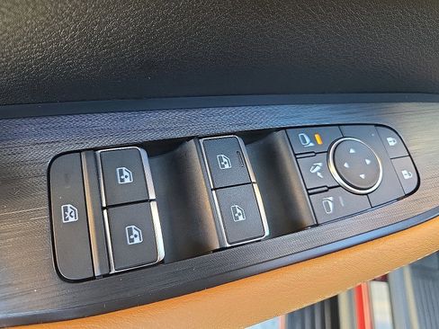 Used 2025 Nissan Armada Platinum Reserve image 16