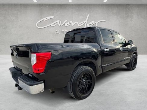 Used 2018 Nissan Titan SV image 16