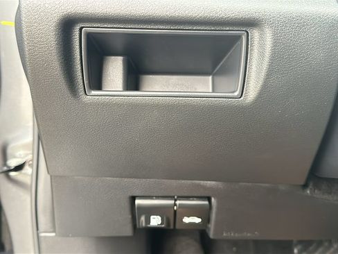Used 2025 Nissan Versa SV FWD image 20