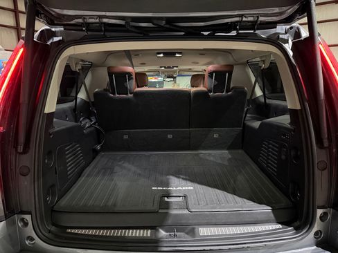 Used 2019 Cadillac Escalade ESV Premium Luxury RWD image 19