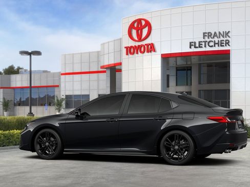 New 2026 Toyota Camry Hybrid FWD image 5