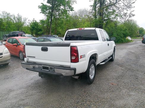 Used 2007 Chevrolet Silverado 1500 LT w/ Extended Cab Value Package AWD/4WD image 7